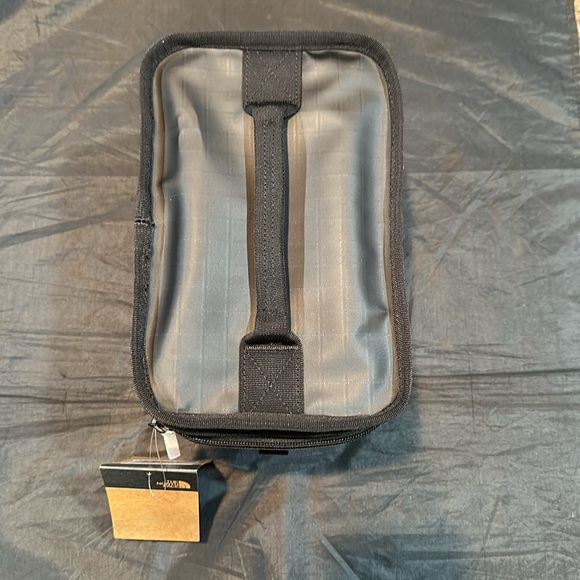 New The North Face Base Camp Voyager Black Lunch Cooler One Size NWT - Picture 15 of 15